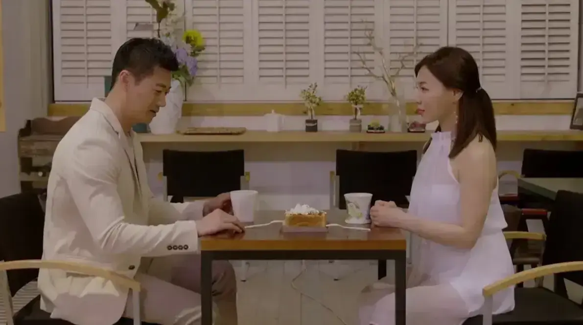 《邻居家妻子》韩国电影未删减1080P韩语中字高清在线观看-我邻居的老婆完整版百度网盘夸克迅雷下载-邻居家的妻子资源全集免费播放