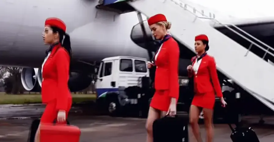 法国空姐2018多塞尔航空完整版-720P中字高清免费在线观看-法国空姐电影全集机舱封闭故事