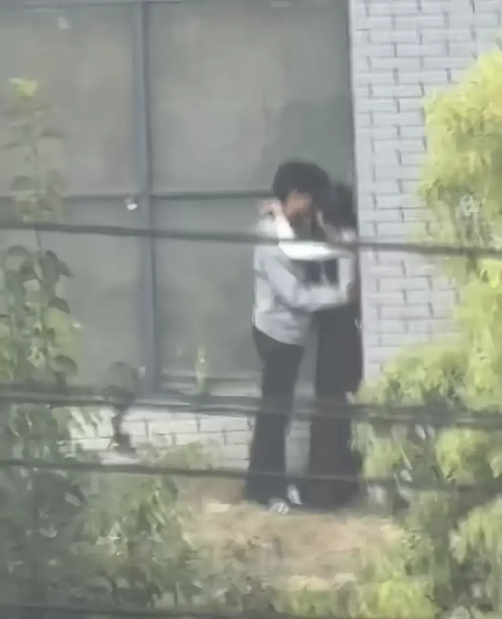 《蚌埠职教园情侣野外视频》资源下载-原生态高清完整版在线观看-蚌埠职教园情侣野外视频事件后续